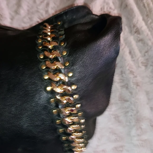 Michael Kors black w/gold hobo Bag Pre-Loved - Picture 4 of 9